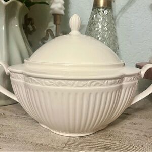 Mikasa Italian Countryside 2 Qt Round Covered Casserole (Stoneware)